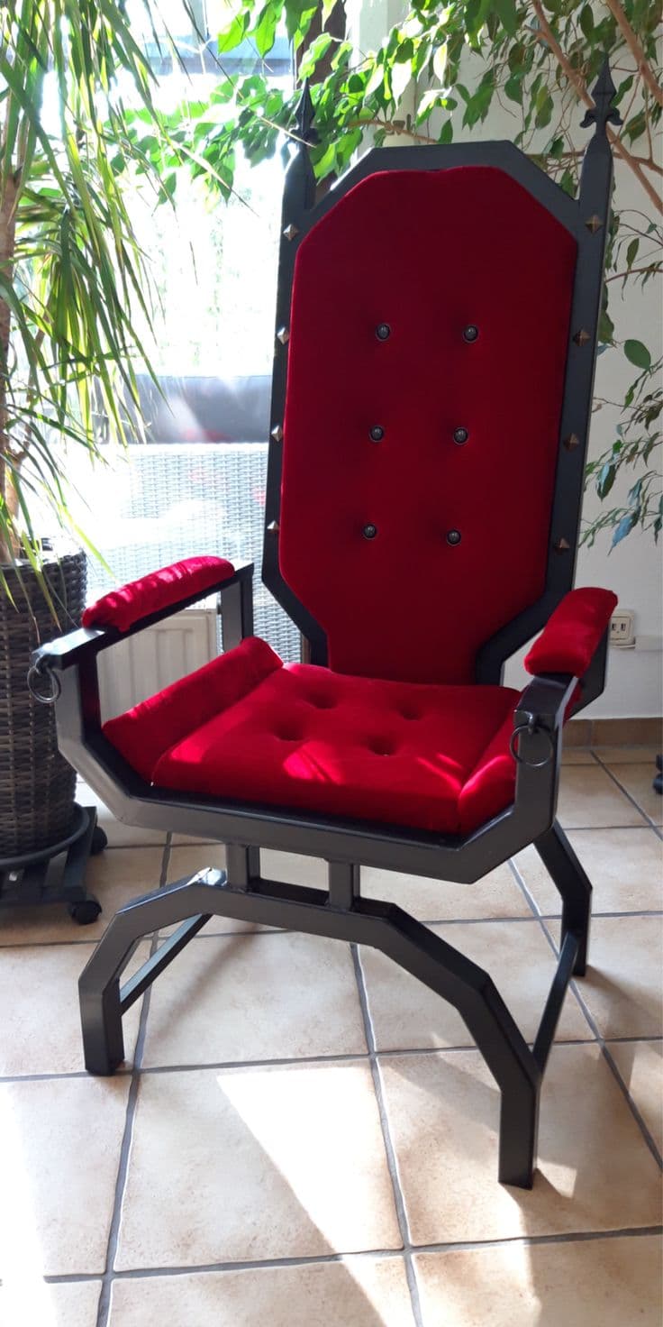 Red Metal Accent Chair - Karachi Metal Art