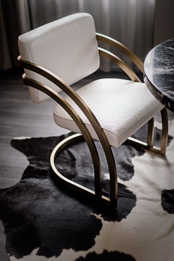White Curved Lounge Chair - Karachi Metal Art
