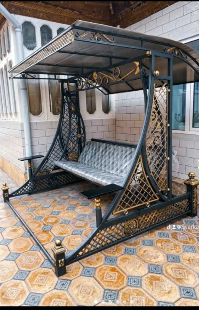 Black Metal Porch Swing - Karachi Metal Art