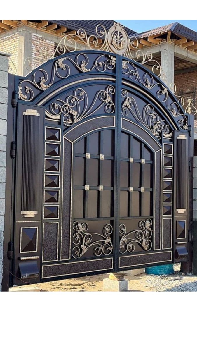 Ornate Black Iron Gate - Karachi Metal Art