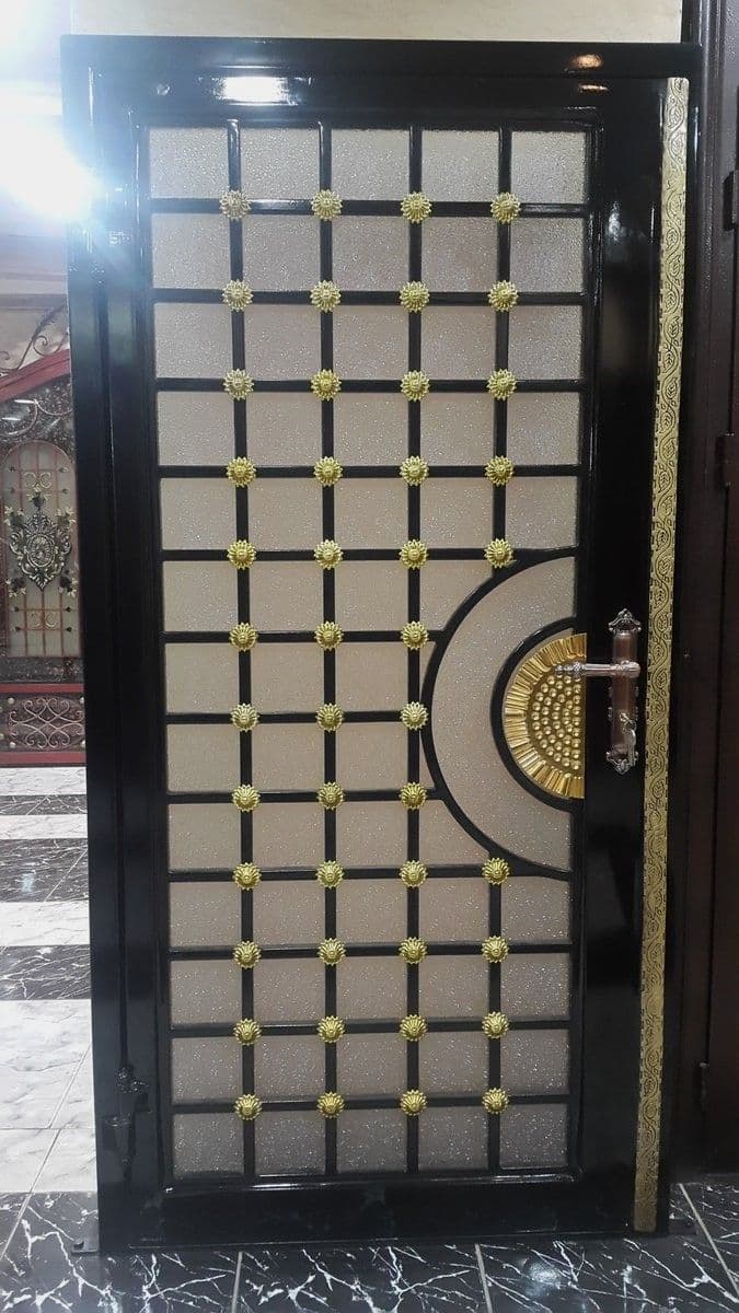 Black Geometric Pattern Gate - Karachi Metal Art