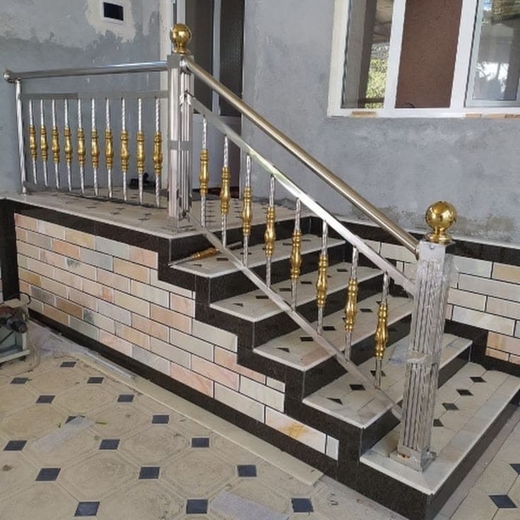 Classic Indoor Stair Railing - Karachi Metal Art