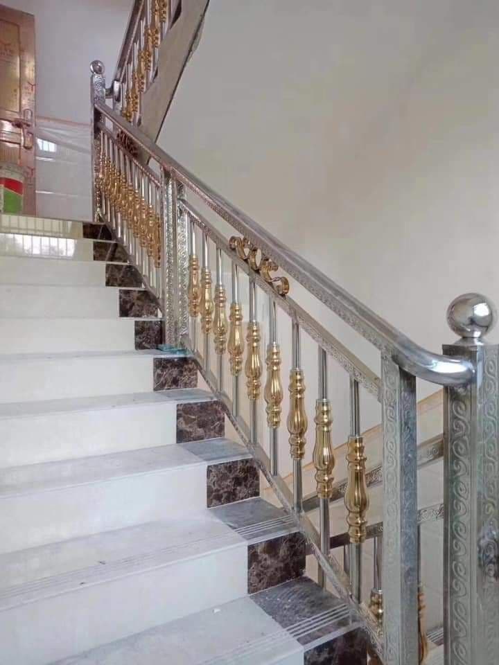 Simple Vertical Stair Railing - Karachi Metal Art